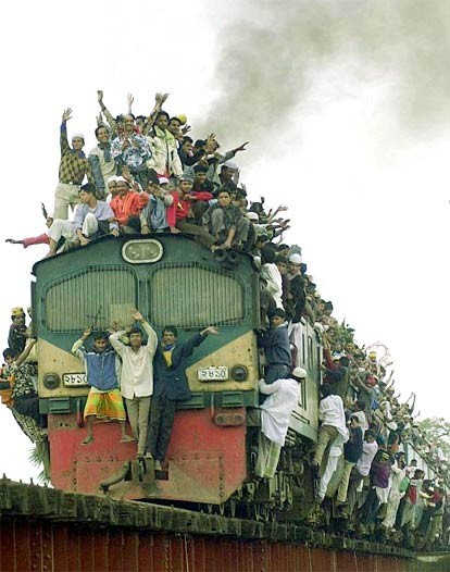 overcrowded-train-india.jpg
